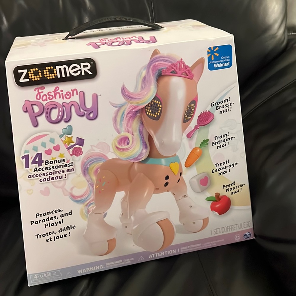 NEW Zoomer Fashion Pony Lights Sounds WALMART EXCLUSIVE WITH TIARA HORSE SEALED